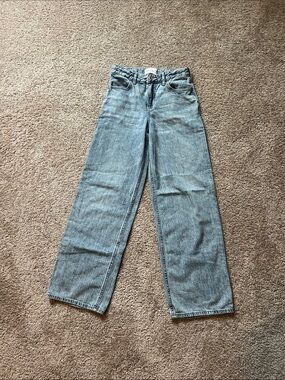 Abercrombie jeans girls size 11/12. Nice lightweight material for spring/summer